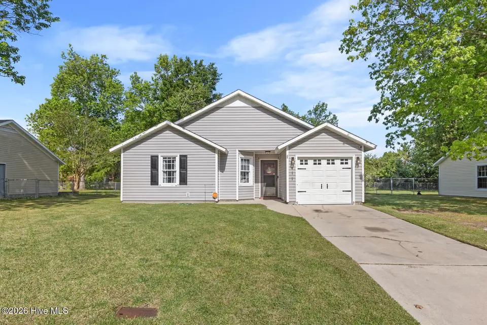 411 Hunting Green Drive, Jacksonville, NC 28546 — 3-bedroom home in Deerfield, Jacksonville, NC, photo 1 of 29: hunting-1