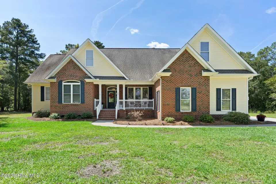 83 W Waverly Drive, Burgaw, NC 28425 — 4-bedroom home in Brierwood Estates, Burgaw, NC, photo 1 of 63