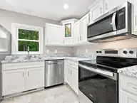 128 Robinhood Drive, Jacksonville, NC 28546 — 3-bedroom home in Sherwood Forest, Jacksonville, NC, photo 14 of 64