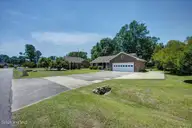 217 Pinewood Drive, New Bern, NC 28562 — 3-bedroom home in River Bend, New Bern, NC, photo 7 of 53: 07-217_pinewood-39