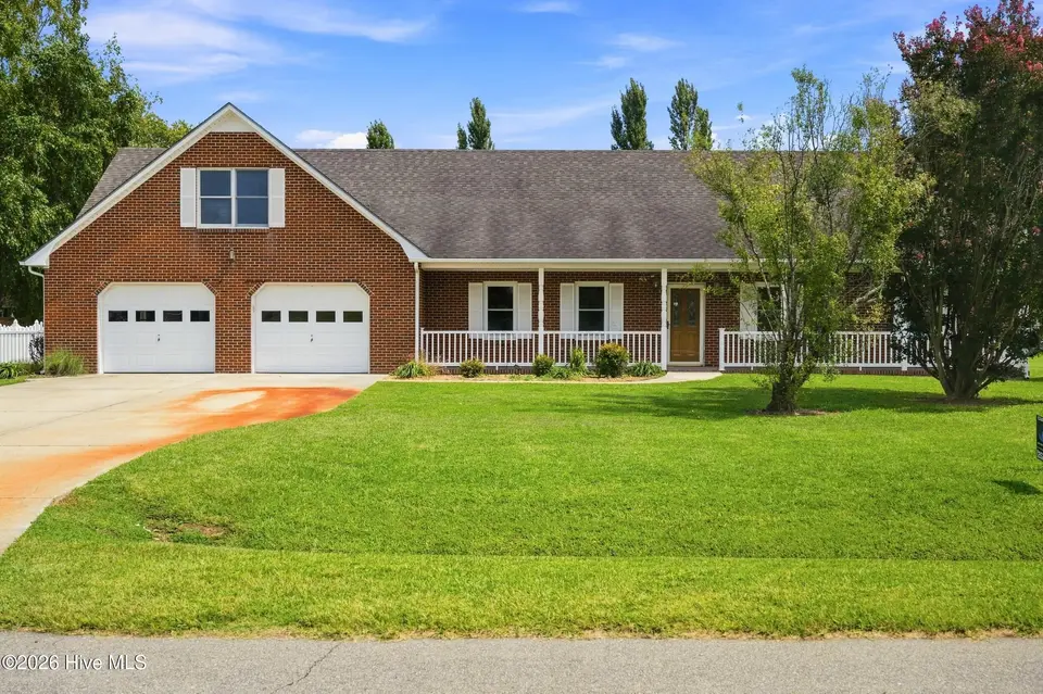 702 Everett Drive, Elizabeth City, NC 27909 — 3-bedroom home in Peartree Place, Elizabeth City, NC, photo 1 of 50