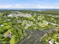 113 Circle Drive, Beaufort, NC 28516 — 3-bedroom waterfront home, Beaufort, NC, photo 16 of 50: 24-web-or-mls-113 Circle Dr 024