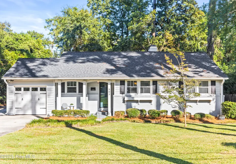305 Wayne Drive, Wilmington, NC 28403 — 3-bedroom home in Beaumont, Wilmington, NC, photo 1 of 28: 305_wayne_drive_-01_157 - Edited