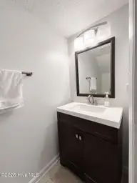 117 Quarterdeck Townes, New Bern, NC 28562 — 2-bedroom townhome in River Bend, New Bern, NC, photo 8 of 22
