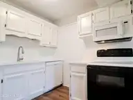 3212 Galway Road, Castle Hayne, NC 28429 — 3-bedroom home in Ivywood, Castle Hayne, NC, photo 17 of 34: Kitchen