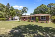 204 Randomwood Lane, New Bern, NC 28562 — 3-bedroom home in River Bend, New Bern, NC, photo 2 of 57: 2-web-or-mls-0C0A0904