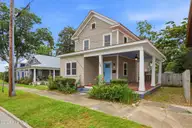 307 Avenue B, New Bern, NC 28560 — 3-bedroom home in Riverside Historic, New Bern, NC, photo 3 of 53: 2_307_avenue_b_002