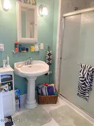 428 E 2nd Street, Washington, NC 27889 — 4-bedroom home in Historic District, Washington, NC, photo 20 of 27: bath 1