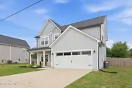 284 E Ivybridge Drive, Hubert, NC 28539 — 3-bedroom waterfront home in Kingsbridge II, Hubert, NC, photo 2 of 55