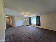 307 Kimberly Court, Elizabeth City, NC 27909 — 4-bedroom manufactured home in Horseshoe Acres, Elizabeth City, NC, photo 6 of 20: Living Room