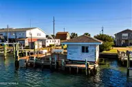 519 Atlantic Beach Causeway, Atlantic Beach, NC 28512 — 3-bedroom waterfront manufactured home in Sound View Isles, Atlantic Beach, NC, photo 11 of 38: 519 Atlantic Beach Cswy