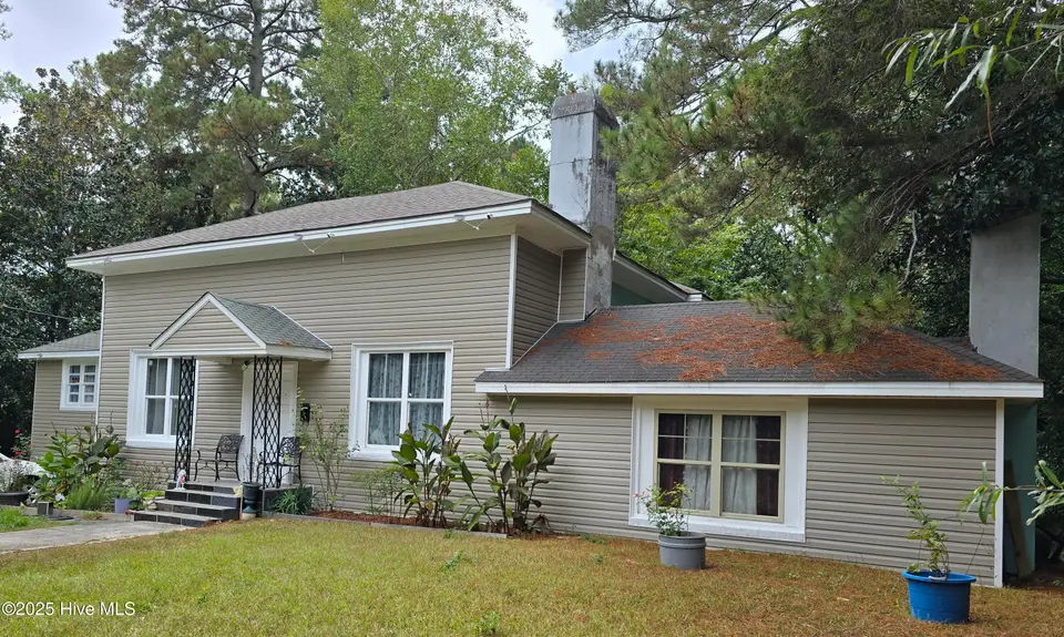 1014 N Independence Street, Kinston, NC 28501 — 4-bedroom home, Kinston, NC, photo 1 of 13: Front House