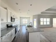 2004 Bluewater Boulevard, New Bern, NC 28562 — 3-bedroom home in Bluewater Rise, New Bern, NC, photo 5 of 29: IMG_4921