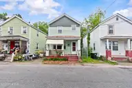 514 First Avenue, New Bern, NC 28560 — 3-bedroom home, New Bern, NC, photo 3 of 17: 9_img_2638