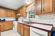 42 Warwick Court, Hampstead, NC 28443 — 3-bedroom manufactured home in Groves Point, Hampstead, NC, photo 13 of 55: 21-web-or-mls-DSC01191