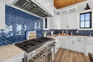 1423 N Shore Drive, Surf City, NC 28445 — 5-bedroom waterfront home in Del Mar Beach, Surf City, NC, photo 22 of 75: 1423NShoreDriveInteriors-44