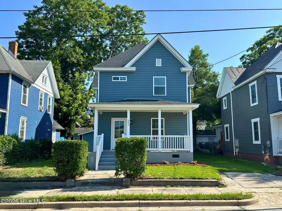202 W Burgess Street, Elizabeth City, NC 27909 — 4-bedroom home, Elizabeth City, NC, photo 1 of 36: 202 W Burgess