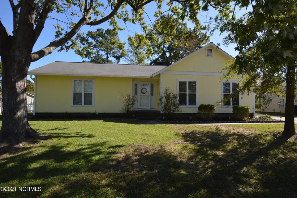 212 Branchwood Drive, Jacksonville, NC 28546 — 3-bedroom home in Branchwood, Jacksonville, NC, photo 1 of 30: Home sweet home