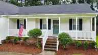 124 Leonard Drive, New Bern, NC 28560 — 4-bedroom home in The Oaks, New Bern, NC, photo 2 of 27