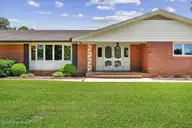 704 E Forest Hill Drive, Goldsboro, NC 27534 — 4-bedroom home in Forest Hills, Goldsboro, NC, photo 4 of 38: 04-704 E Forest Hill-4