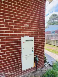 820 Cedar Point Circle, Elizabeth City, NC 27909 — 3-bedroom home in Briarwood, Elizabeth City, NC, photo 23 of 29: Instant Hot Water!
