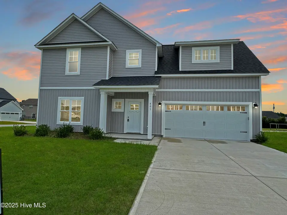 401 Bay Harbor Court, Hubert, NC 28539 — 3-bedroom waterfront home in Kingsbridge II, Hubert, NC, photo 1 of 23: IMG_5043