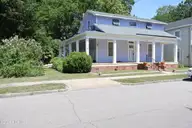 210 N Harvey Street, Washington, NC 27889 — 3-bedroom home, Washington, NC, photo 2 of 21: IMG_5873