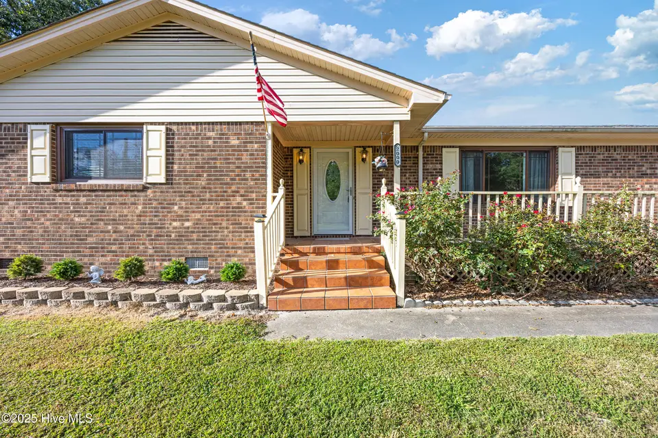 2000 Johnson Road, Elizabeth City, NC 27909 — 3-bedroom home in Hickory Acres, Elizabeth City, NC, photo 1 of 46: Main