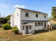 2501 Avery Street, Morehead City, NC 28557 — 6-bedroom home, Morehead City, NC, photo 1 of 55: 1-web-or-mls-2501 Avery St 001