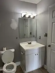 114 Charlton Road, Hubert, NC 28539 — 2-bedroom townhome in Foxtrace Point, Hubert, NC, photo 12 of 17: Guest Bath