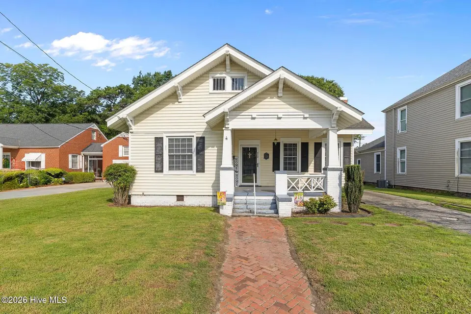 313 N Breazeale Avenue, Mount Olive, NC 28365 — 3-bedroom home, Mount Olive, NC, photo 1 of 25: Front Exterior