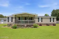 204 Kings Parkway, Hubert, NC 28539 — 3-bedroom manufactured home in Queens Village, Hubert, NC, photo 2 of 30