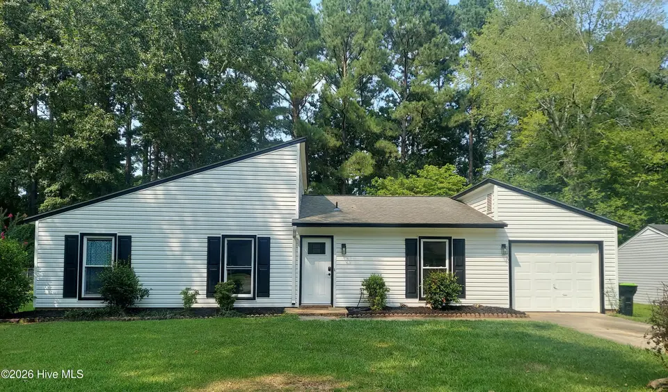 1114 Plymouth Drive, New Bern, NC 28562 — 3-bedroom home in Colony Estates, New Bern, NC, photo 1 of 41