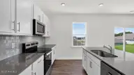 712 Lazy Elm Lane, Aberdeen, NC 28315 — 3-bedroom home in Collinswood, Aberdeen, NC, photo 9 of 40: Dr_Horton_Collinswood_Lot_77_37
