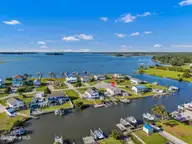 126 Dolphin Bay Estates, Cedar Point, NC 28584 — 3-bedroom waterfront home in Dolphin Bay Estates, Cedar Point, NC, photo 11 of 29: 11_beyc6ab2ac5b86797