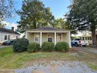 1103 W 5th Street, Washington, NC 27889 — 2-bedroom home, Washington, NC, photo 2 of 19