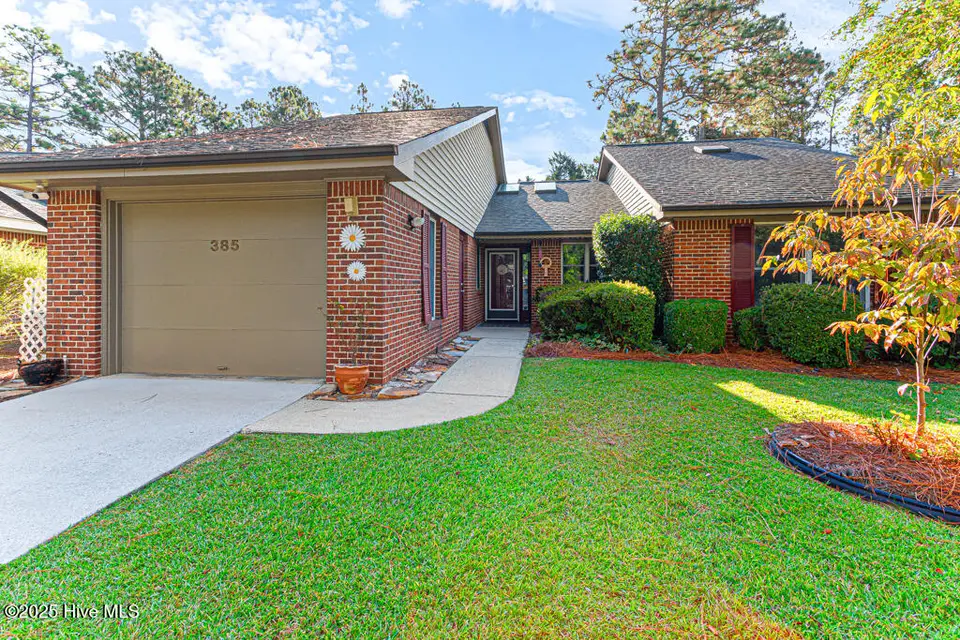 385 Pinehurst Trace Drive, Pinehurst, NC 28374 — 2-bedroom home in Pinehurst Trace, Pinehurst, NC, photo 1 of 39: 385 Pinehurst Trace Dr