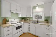 609 Edgehill Road, Trent Woods, NC 28562 — 3-bedroom home in Wilson Creek Heights, Trent Woods, NC, photo 5 of 48
