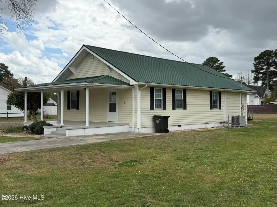 511 W Station Street, Mount Olive, NC 28365 — 3-bedroom home, Mount Olive, NC, photo 1 of 17: IMG_6869