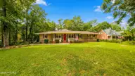 306 Shore Point Drive, Wilmington, NC 28411 — 4-bedroom home in Bayshore Estates, Wilmington, NC, photo 2 of 78: ShorepointDr-4