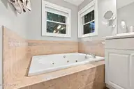 906 Jewell Court, New Bern, NC 28560 — 4-bedroom waterfront home in Fairfield Harbour, New Bern, NC, photo 20 of 52: Primary jetted tub
