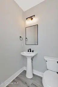 418 Summit Street, Aberdeen, NC 28315 — 4-bedroom home, Aberdeen, NC, photo 6 of 41: powder room