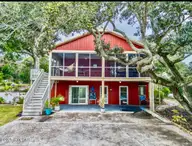 303 Live Oak Street, Emerald Isle, NC 28594 — 3-bedroom waterfront home in Ocean Forest, Emerald Isle, NC, photo 3 of 75: IMG_6561