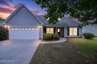 104 Delanie Way, New Bern, NC 28562 — 4-bedroom home in Creekside Village, New Bern, NC, photo 5 of 42: 104 Delanie Way, New Bern, NC