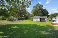 208 E Boundary Street, La Grange, NC 28551 — 3-bedroom home, La Grange, NC, photo 6 of 31: 06-208 E Boundary St-6