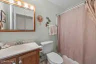 1601 River Bluff Road, Morehead City, NC 28557 — 3-bedroom waterfront home in South Shores, Morehead City, NC, photo 21 of 32: Shared bathroom