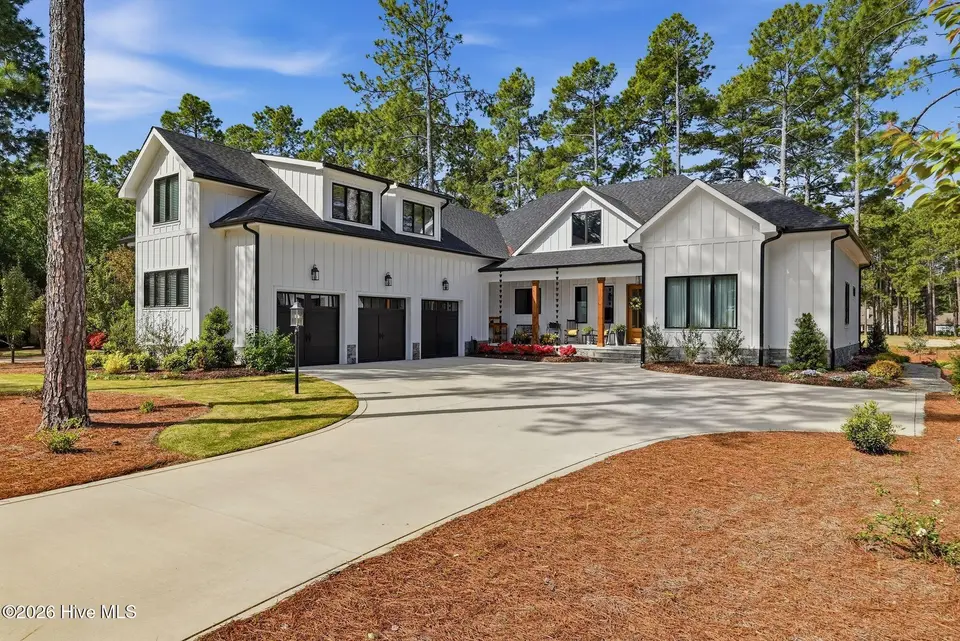 28 Augusta Drive, Southern Pines, NC 28387 — 4-bedroom home in Mid South Club, Southern Pines, NC, photo 1 of 57: 2_DSC02452