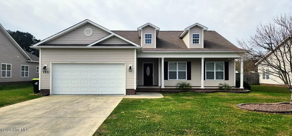 102 Borough Nest Drive, Swansboro, NC 28584 — 3-bedroom home in Swannsborough Acres, Swansboro, NC, photo 1 of 29: Front