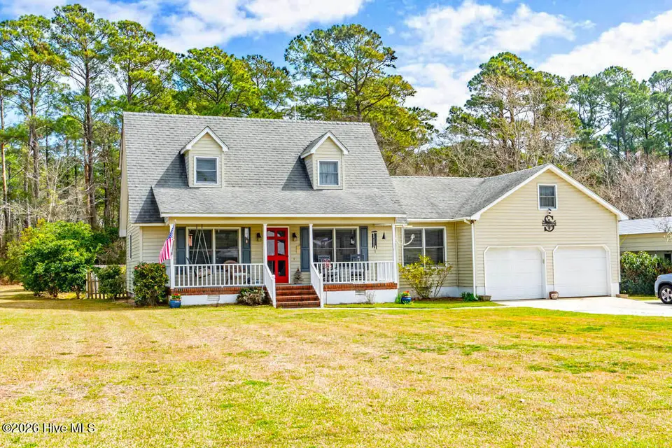 915 Sunset Boulevard, Newport, NC 28570 — 3-bedroom waterfront home in Sound View Park, Newport, NC, photo 1 of 55: 915 Sunset Blvd, Newport, NC