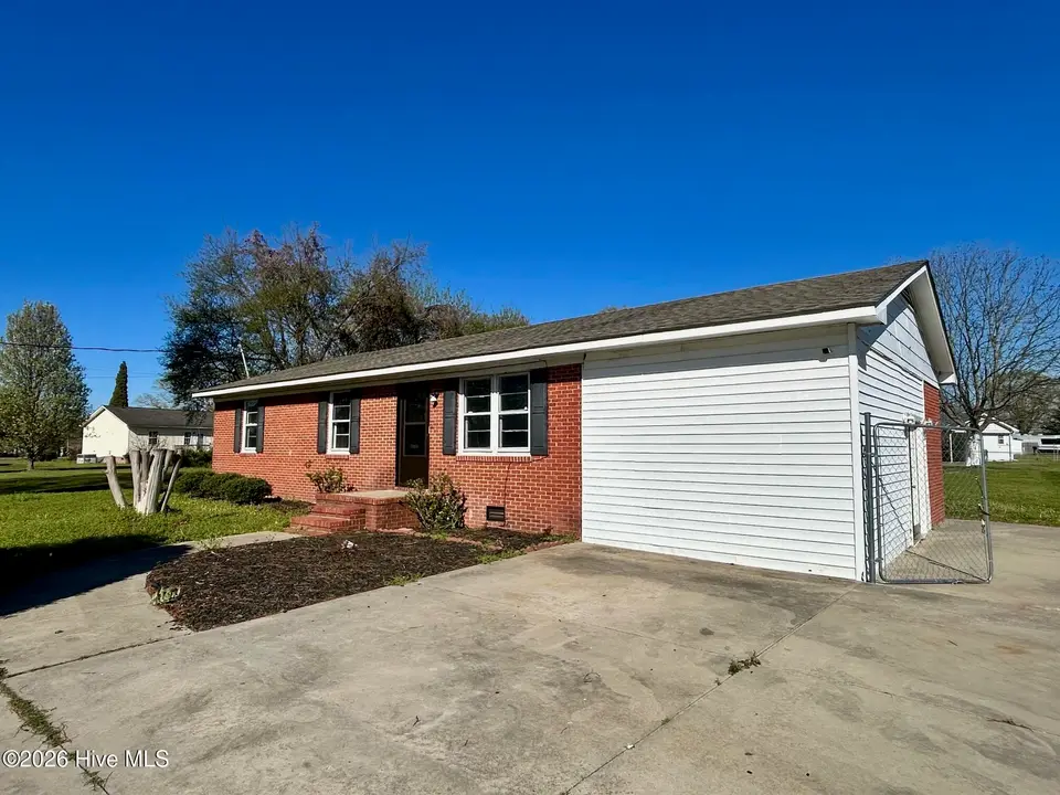 126 Andrews Circle, Mount Olive, NC 28365 — 3-bedroom home, Mount Olive, NC, photo 1 of 10: IMG_5415